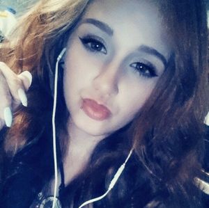 Meet your Posher, Danielle